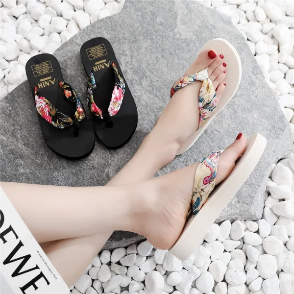 2025 New Summer Fashion Ladies Platform Beach Flip Flops Wedge Slippers for Women PVC PU Rubber Women's Summer Flat Shoes - Image 3